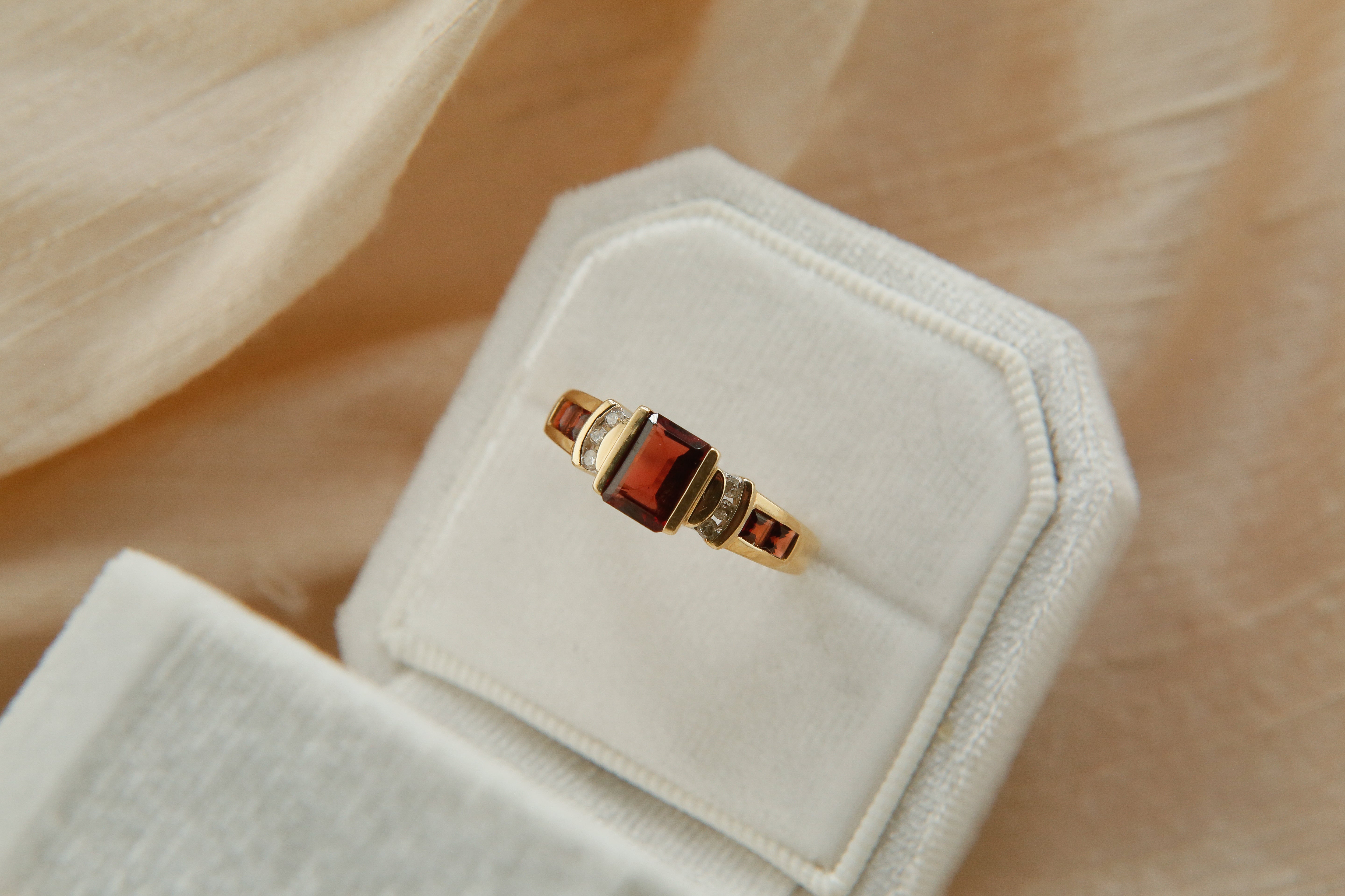 10k Garnet + Diamond ring | sz 7.5+