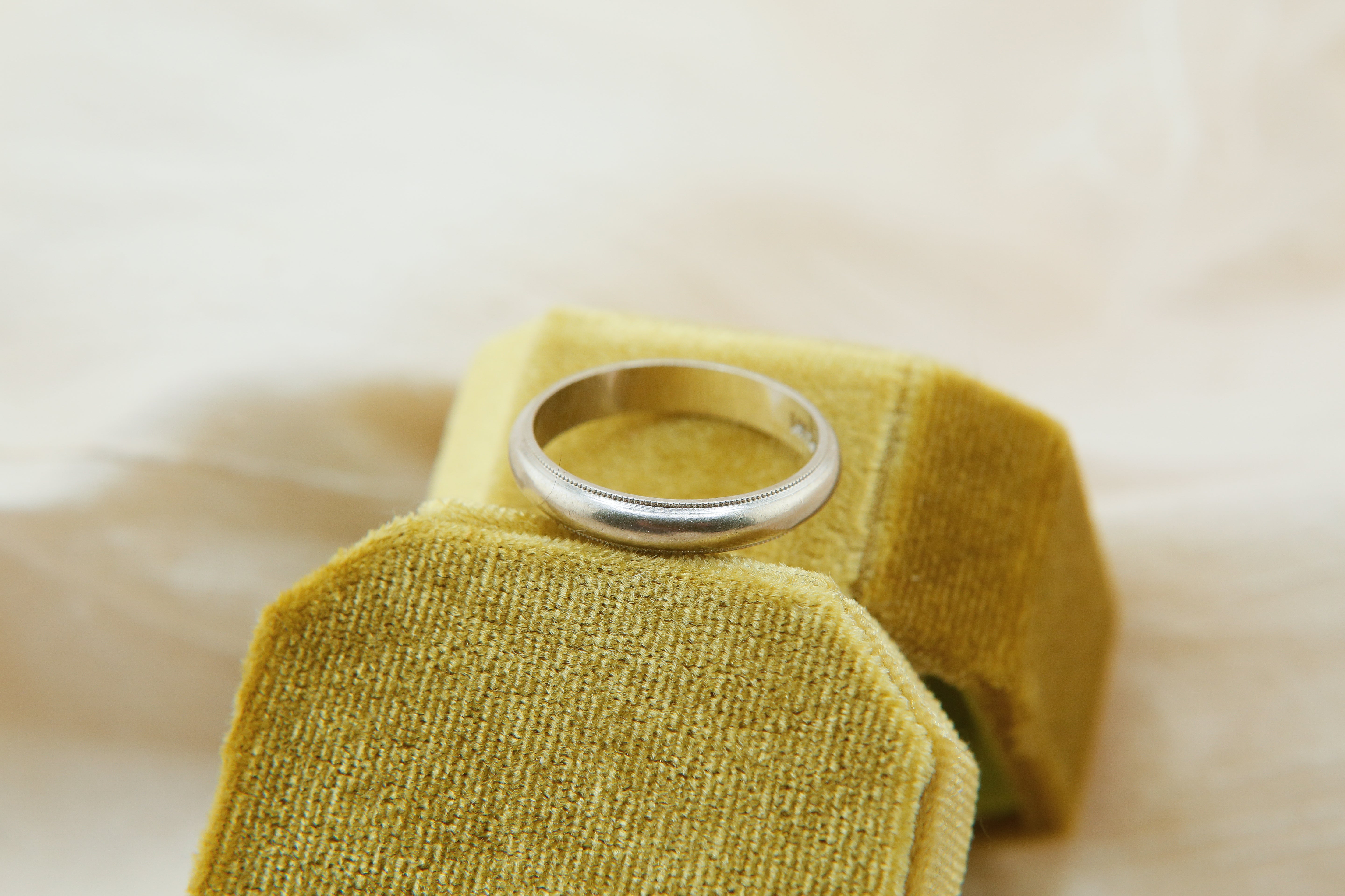 14k White Gold Milgrain Band | sz 10