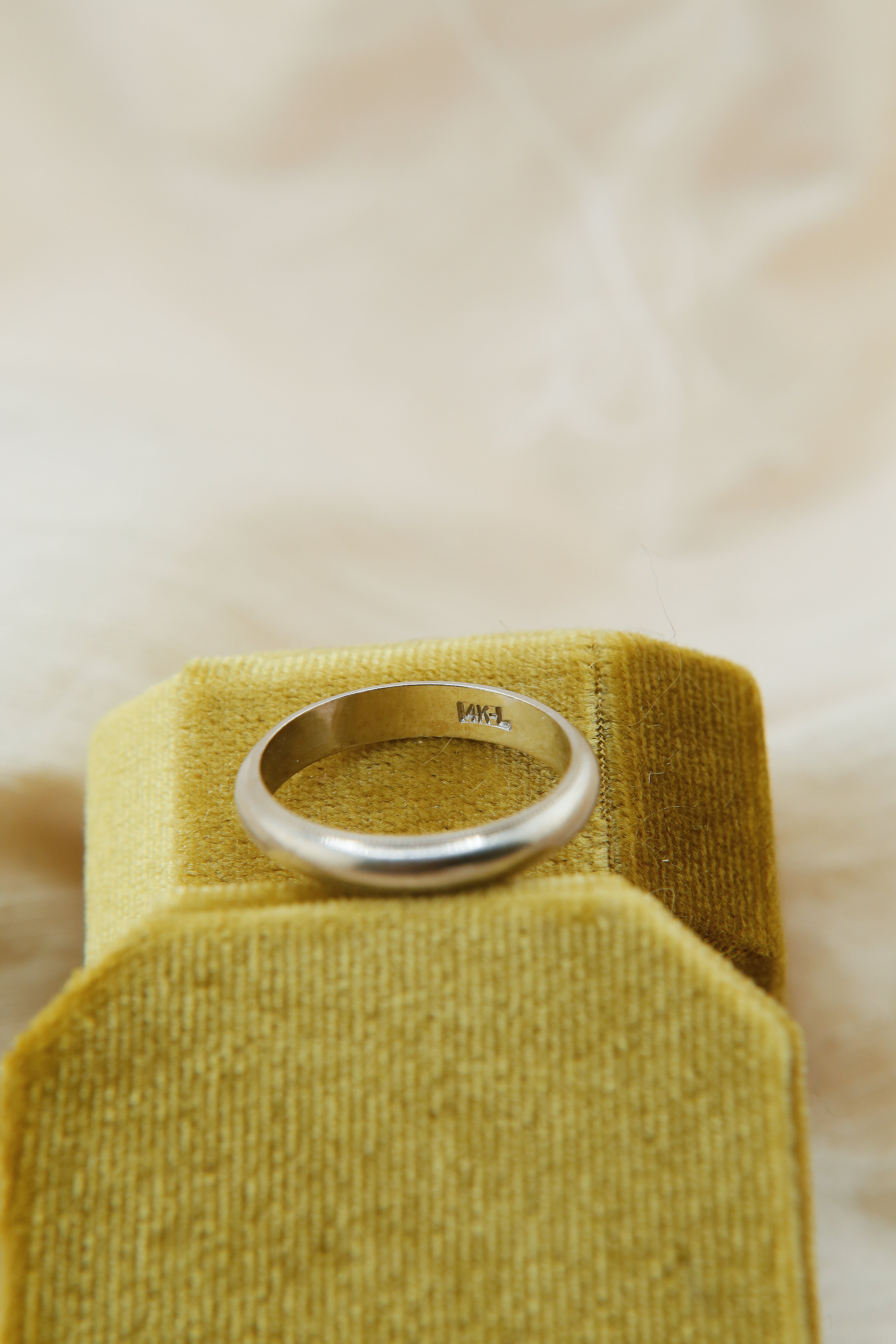 14k White Gold Milgrain Band | sz 10