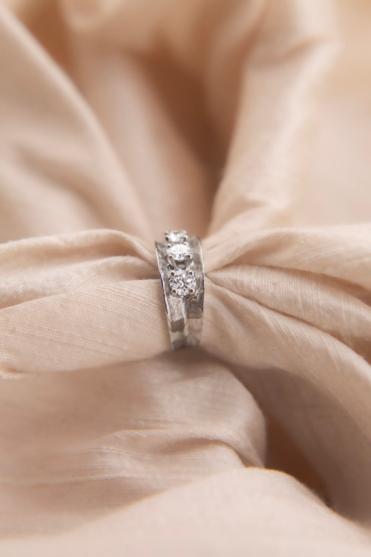 60's 10k White Gold Textured Band With Diamonds | sz 5.75