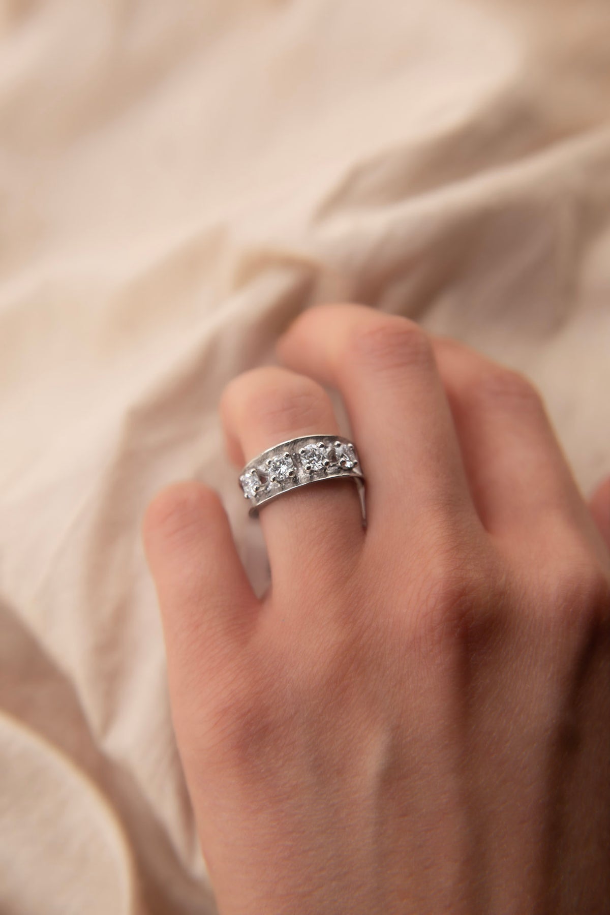 60's 10k White Gold Textured Band With Diamonds | sz 5.75