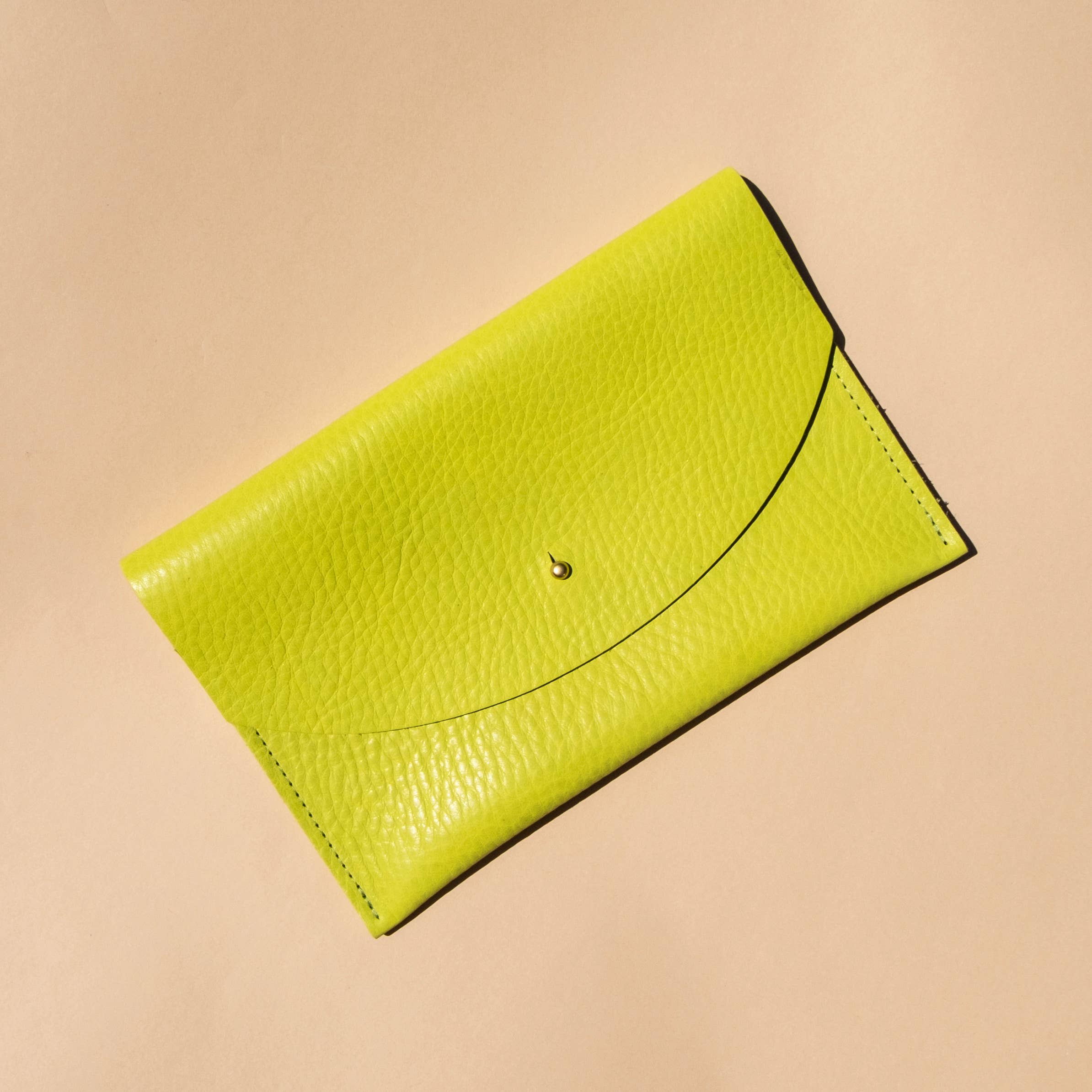 Envelope Pouch Chartreuse Leather | Lifestyle