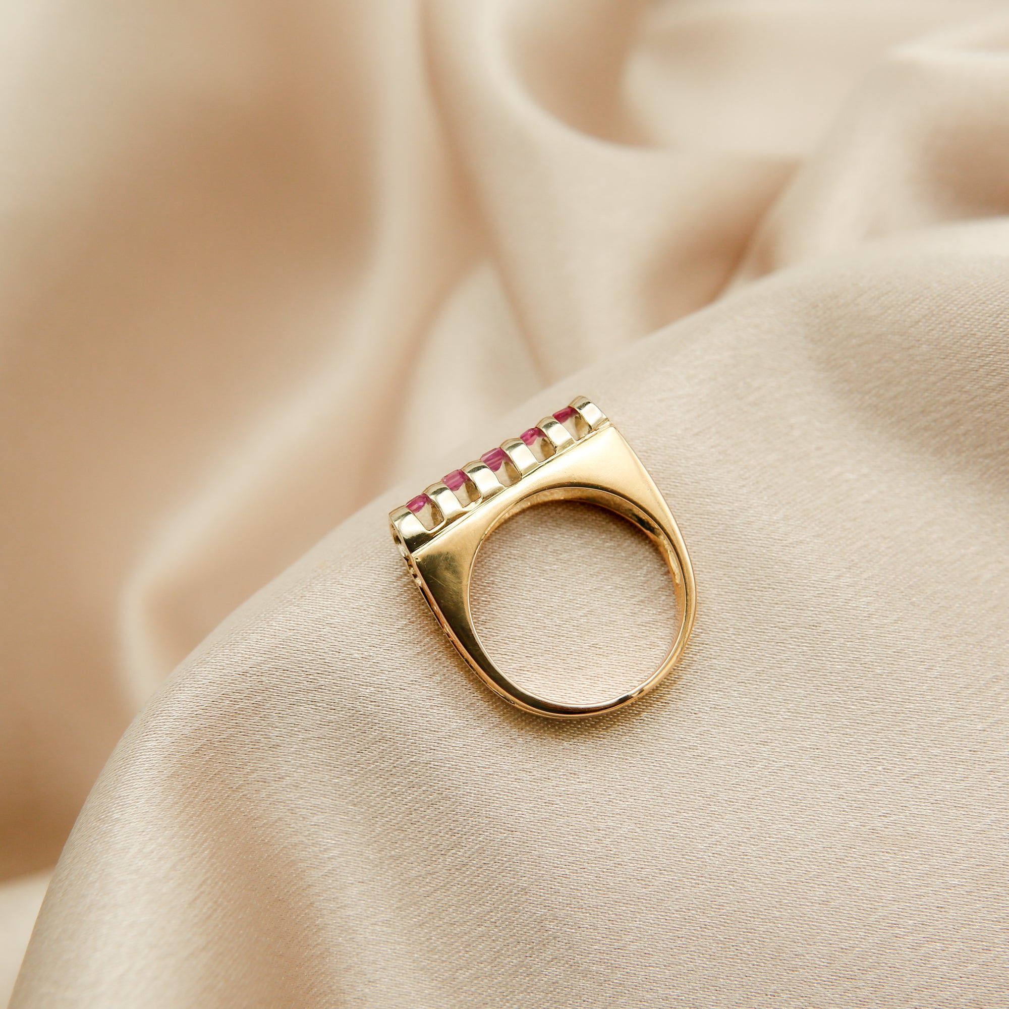 Sale | Evora Vintage | 19k & Ruby | SZ 6.75