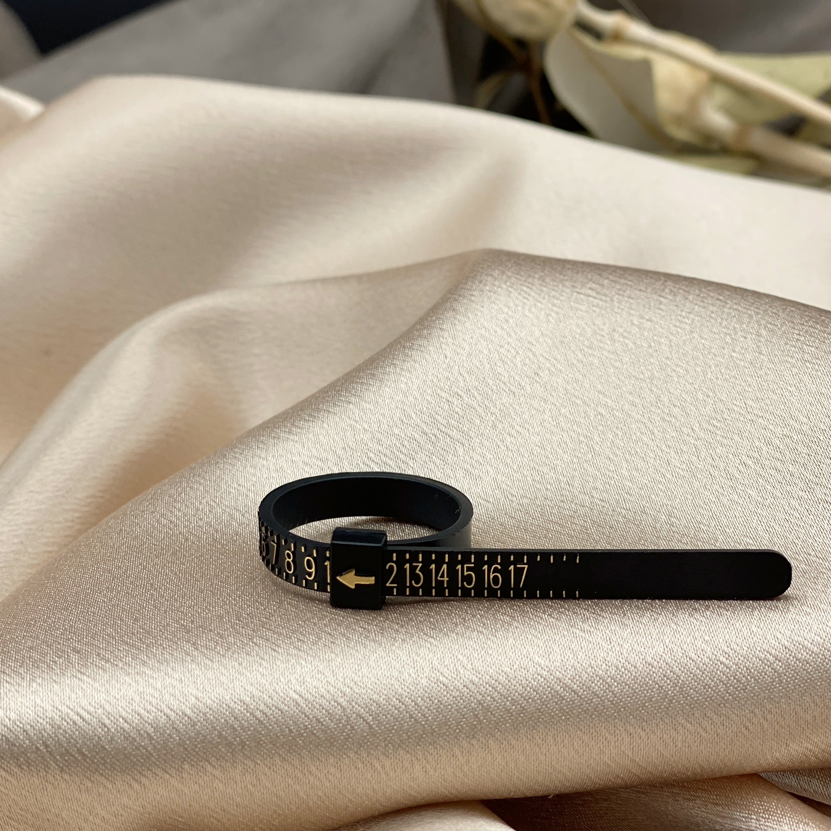 photo of adjustable ring sizer. 